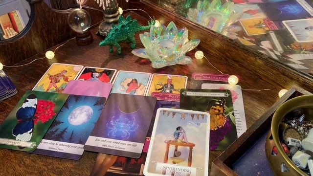 Pick a Card ? The Next Few Months ? Big Things ???? смотреть онлайн