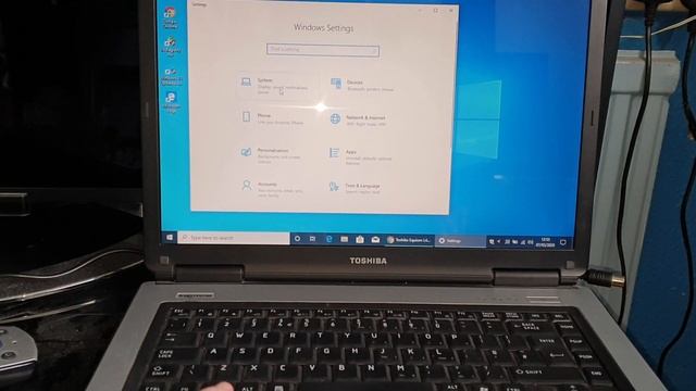 TOSHIBA EQUIUM L40-17M Intel Pentium 2GB PC Computer laptop just about runs windows 10 32 bits смотреть онлайн