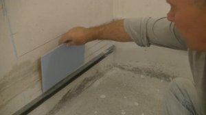 Зачем и как ровно крепить металлический профиль  к стене