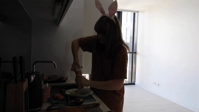 idiot cooks breakfast while watching mama mia смотреть онлайн