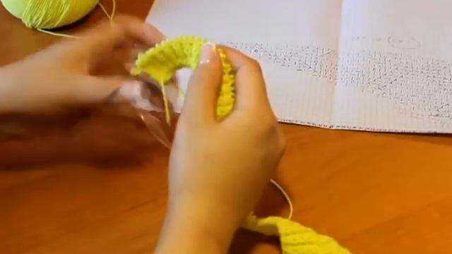 Как связать женский свитер ажурным узором и укорочеными рядами Pullover for women смотреть онлайн