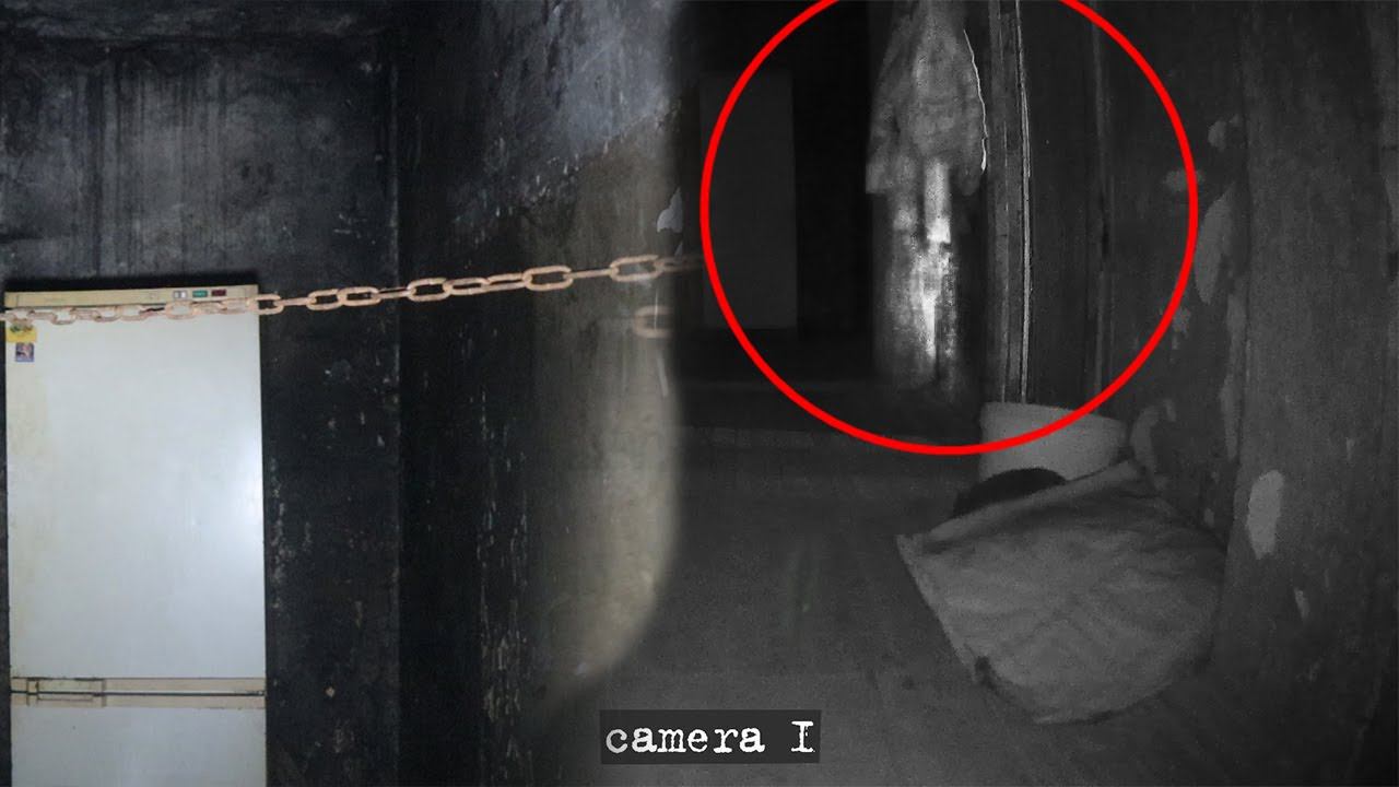 ПРИЗРАКИ В ЗАБРОШЕННОМ ДОМЕ / GHOSTS IN AN ABANDONED HOUSE смотреть онлайн