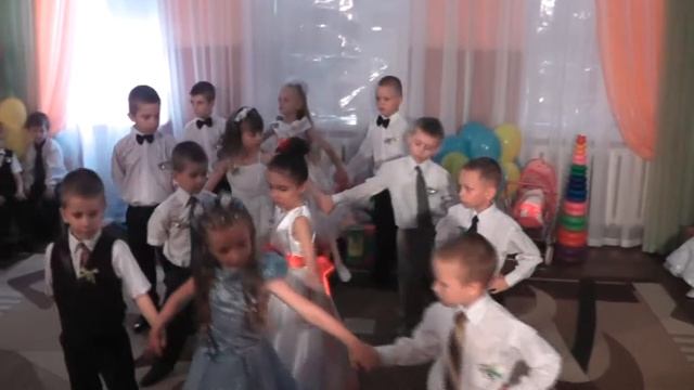 танец ДОШКОЛЬНЫЙ ВАЛЬС на выпускном ДНЗ №4 г. Кировоград смотреть онлайн