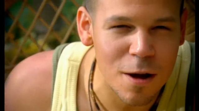 Calle 13 - Un Beso de Desayuno (Video) смотреть онлайн