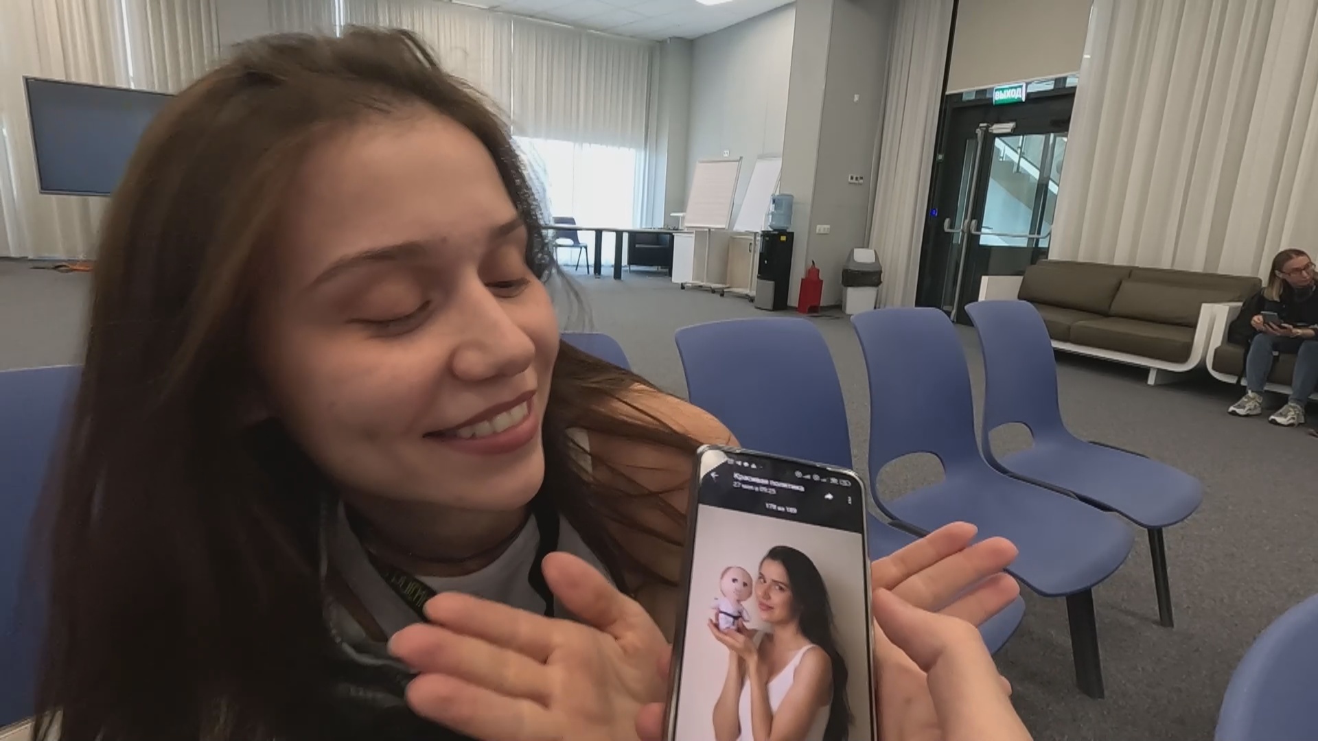 Мастерская RT - день 3.ч.2. Запись на открытый микрофон и интервью в очереди с @krasivaya_politika смотреть онлайн