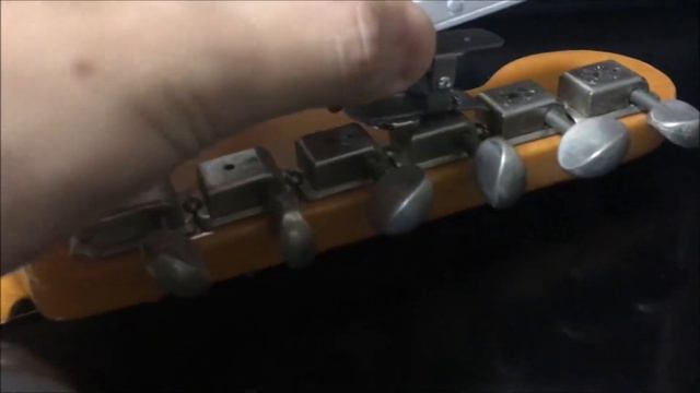 クリップチューナーにマグネットをつけて前から見えなくして隠す方法。 Fender Stratcaster смотреть онлайн