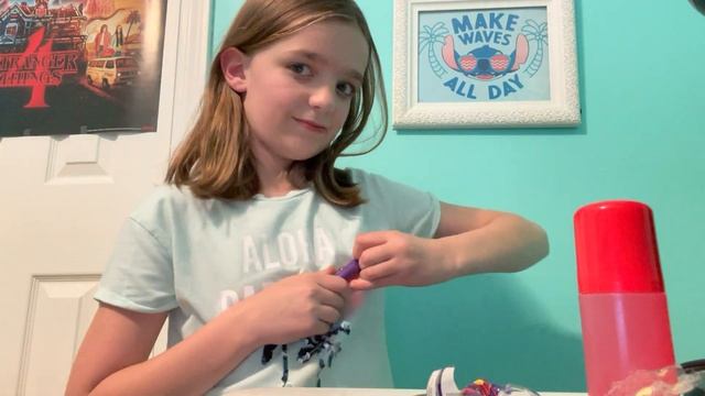 Taste testing Slime lickers and Juicy Drop Pop смотреть онлайн
