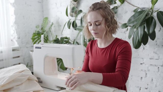 Avis sur la machine à coudre Singer Tradition 2273 : La meilleure pour Débuter смотреть онлайн