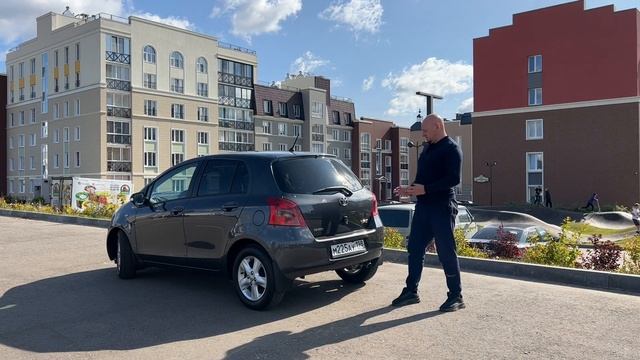 Обзор Toyota Yaris. Ярис плюшки доработки. Мини экономичный бизнес класс.