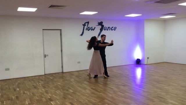 How to dance Fallaway Slip Pivot & Oversway in Foxtrot - Advanced смотреть онлайн