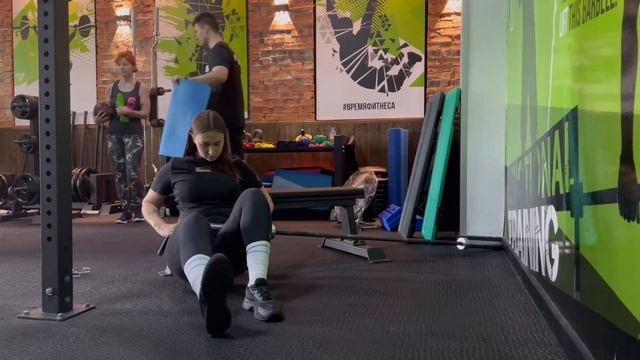 Ягодичный мост по одной ноге от скамьи (Лендмайн) смотреть онлайн