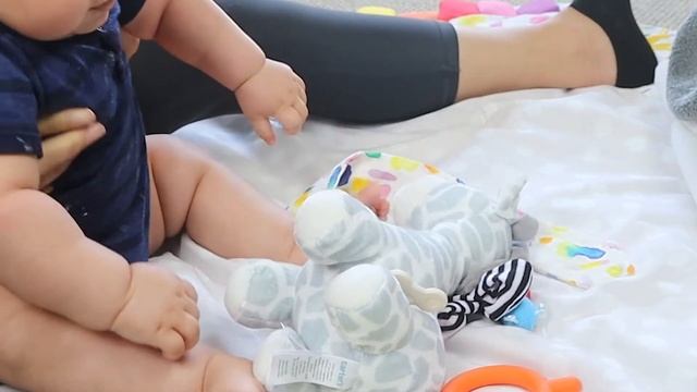 How to safely sit a baby, when and where to sit смотреть онлайн