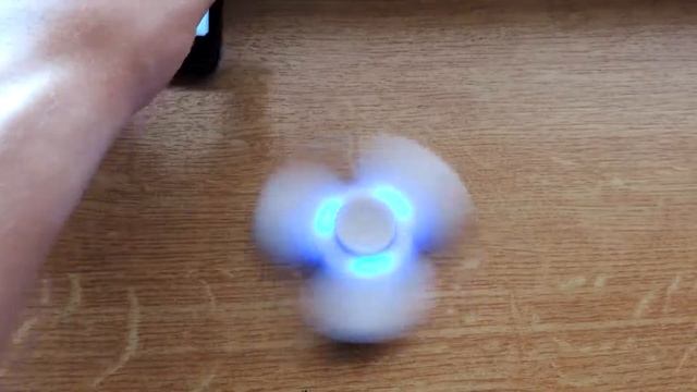 Мега крутой музыкальный блютус ЛЕД спиннер. Very cool musical bluetooth LED spinner смотреть онлайн