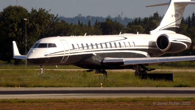 Bombardier Global 7500 "Monster" Business Jet Take-Off at Valencia смотреть онлайн