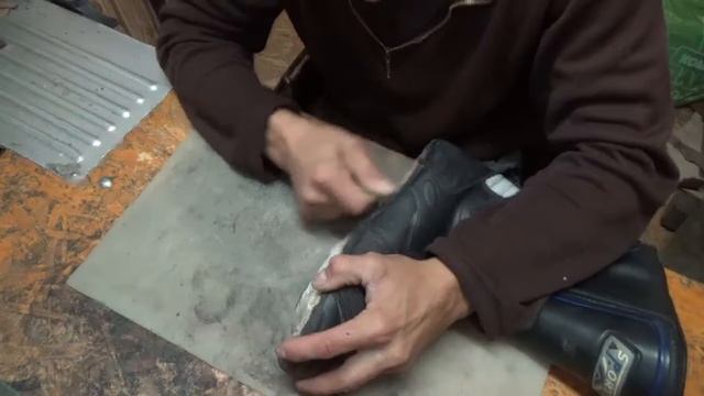 Мото-ботинки. Переклейка подошвы и прошивка по кругу. смотреть онлайн