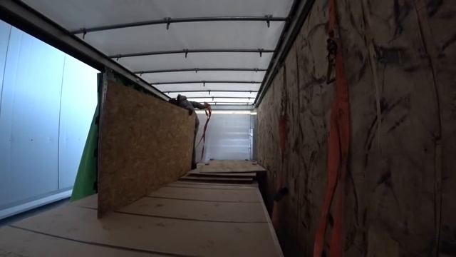 Боковая выгрузка как она есть \ Side loading Mercedes смотреть онлайн