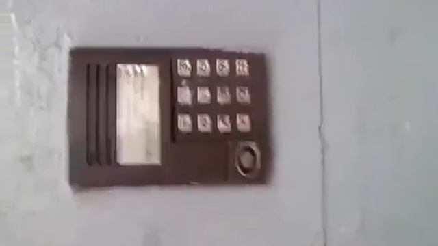 Как открыть дверь с электронным кодовым замком без ключа и не зная код смотреть онлайн