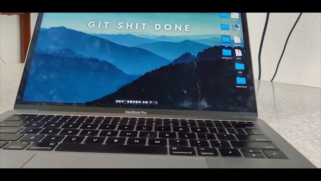 Minimal Desk Tour 2021 смотреть онлайн