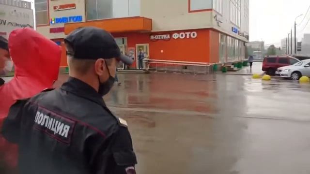 На встрече с жителями задержан помощник депутата Госдумы Дениса Парфёнова. смотреть онлайн