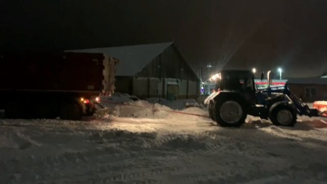 Трактор Мтз-82 Фура DAF 22 тонны гружёная. Беларус делает вещи, дальнобойщик слегка ? смотреть онлайн