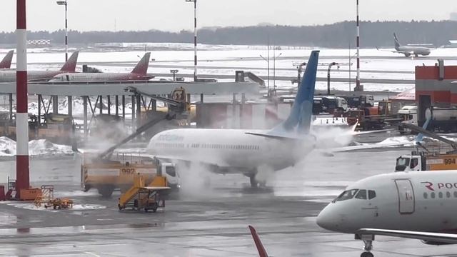 Противообледенительная обработка самолёта смотреть онлайн