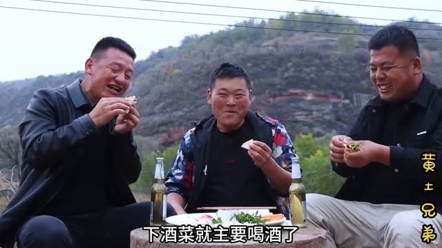 霞姐菜园大搜刮遗落蔬菜！萝卜西红柿黄瓜几种菜做一道蘸酱菜，卷着大饼子吃着太美了！【黄土兄弟】 смотреть онлайн