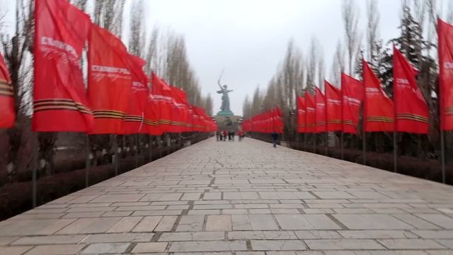 vlog ❄ Наш выходной / Несем цветы на Мамаев курган. Родина-мать смотреть онлайн