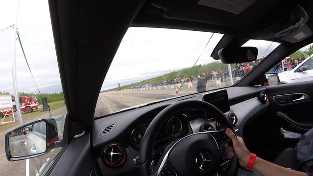 2015 Stock Mercedes CLA45 AMG Vs VW Golf R Stage 2 - 1/8 Mile смотреть онлайн