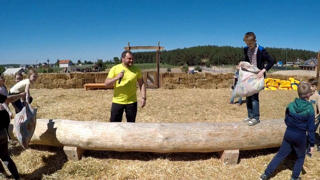 Выпускной в Нелжа РУ. Бои в сене. Полоса препятствий. Сумо. Часть 2