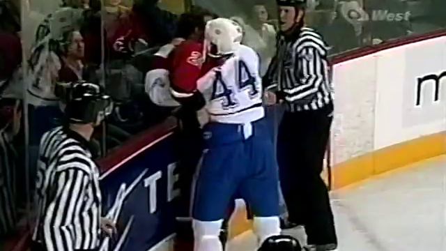 Sheldon Souray vs Darren McCarty смотреть онлайн