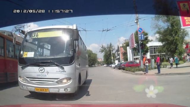 Снова автобусы мешают.avi