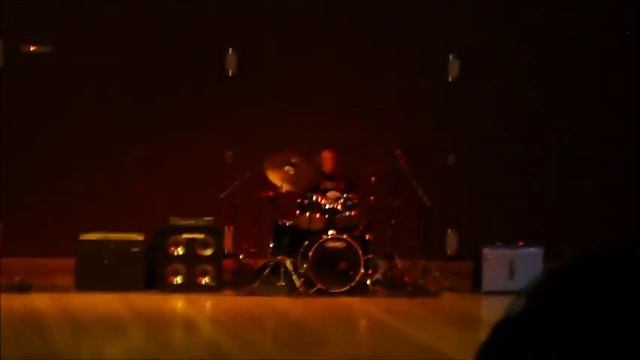 Rafael Moretto - "Miojo McBrain" drum solo смотреть онлайн
