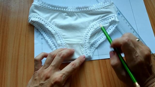 Простое построение выкройки трусиков для девочки/How to build a panty pattern for a girl смотреть онлайн