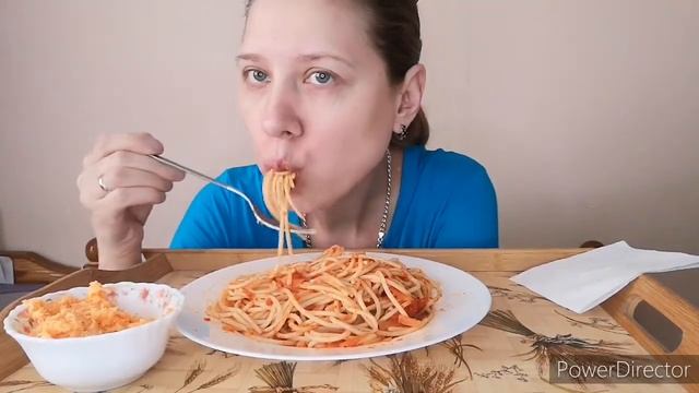 ASMR MUKBANG ПАСТА В ТОМАТНОЙ ЗАЛИВКЕ И САЛАТ/ смотреть онлайн