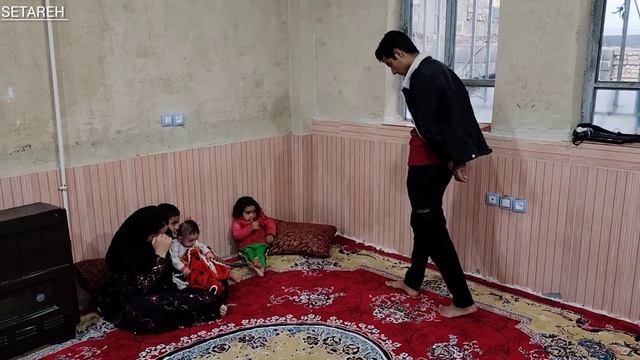 Maryam, the first wife of Abbas, trying to expel the star смотреть онлайн