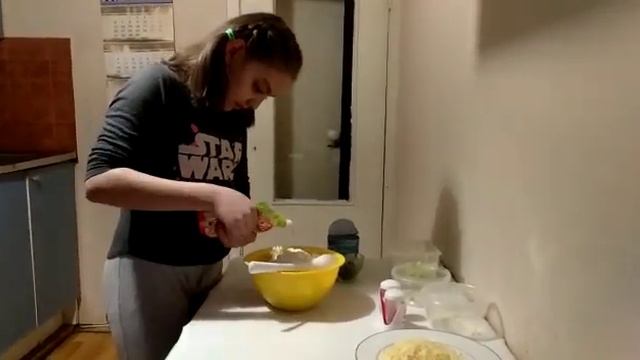 Салат с копченой курицей смотреть онлайн