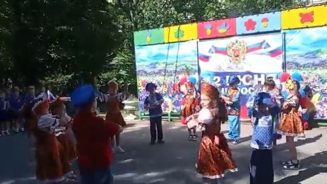 Танец "Росиночка-Россия" смотреть онлайн