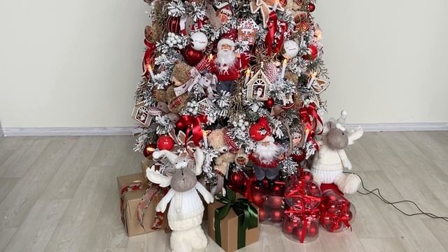 Украшенная новогодняя ель Classic Christmas смотреть онлайн