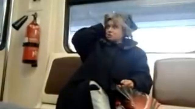 Бомжиха в метро ("там закрыли") смотреть онлайн