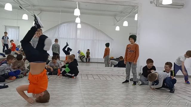 bboy Molnia bboy White bboy DenStrong bboy Iron Man город Волгодонск танцы смотреть онлайн