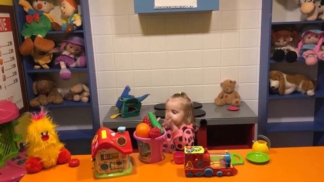 Парк развлечений СМЕШНОЙ МАЛЫШ / МНОГО ИГРУШЕК / Fun Outdoor Playground for kids смотреть онлайн