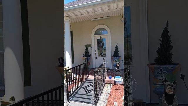 Красивый фасад дома в одноэтажной Луизиане смотреть онлайн