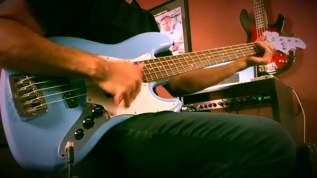 USA G&L JB-5 5 String J Bass Quick Demo смотреть онлайн