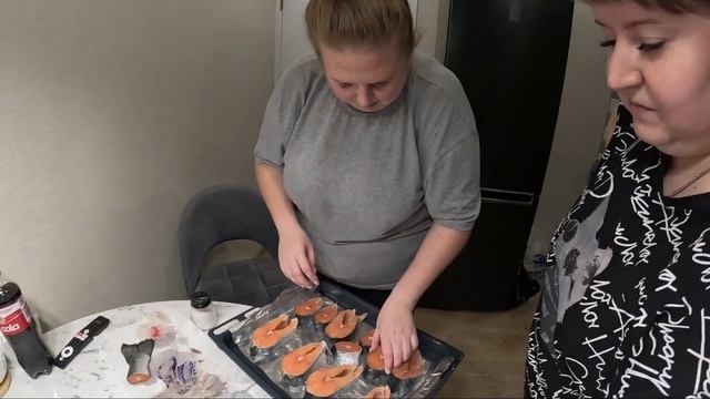 ПРИГОТОВИЛИ СТЕЙКИ ИЗ ЛОСОСЯ!!!! смотреть онлайн