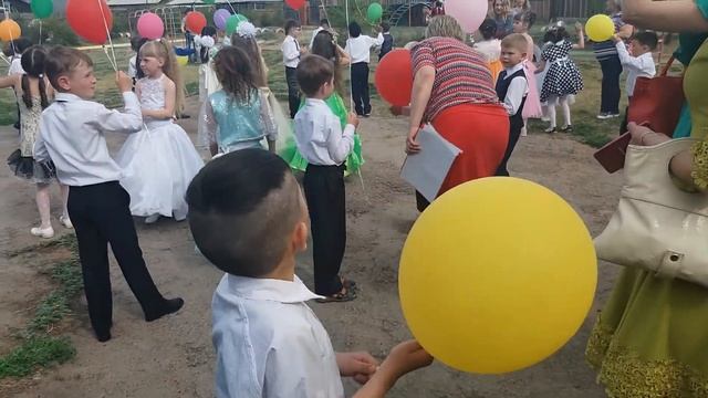 Выпускной в садике. Дети и воздушные шары смотреть онлайн