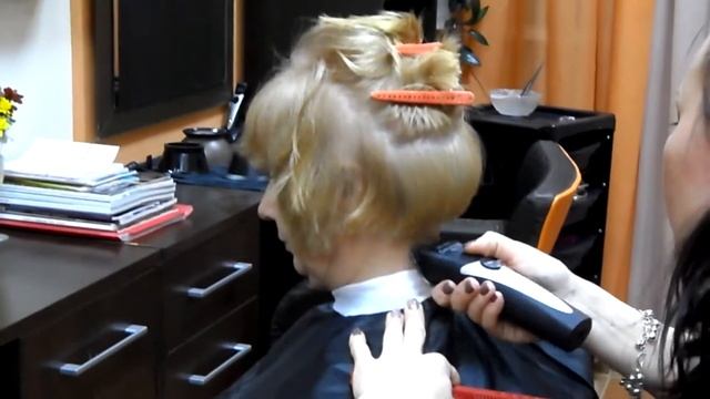 Из брюнетки в блондинку.Мастер Людмила Хлопенкова.Ул.Ярцевская д.1 смотреть онлайн