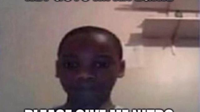 Jimmy Urine sings while underwater смотреть онлайн