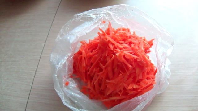 Морозим морковь, очень удобно.