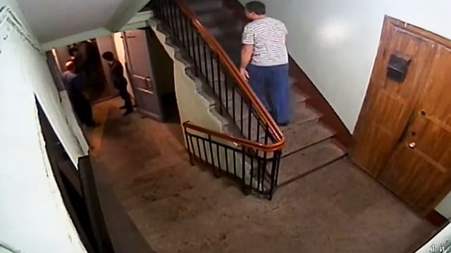 разборки у входа в подъезд