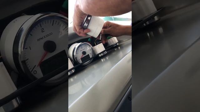 Installing a new volvo penta tach but for some reazon it wont work properly смотреть онлайн